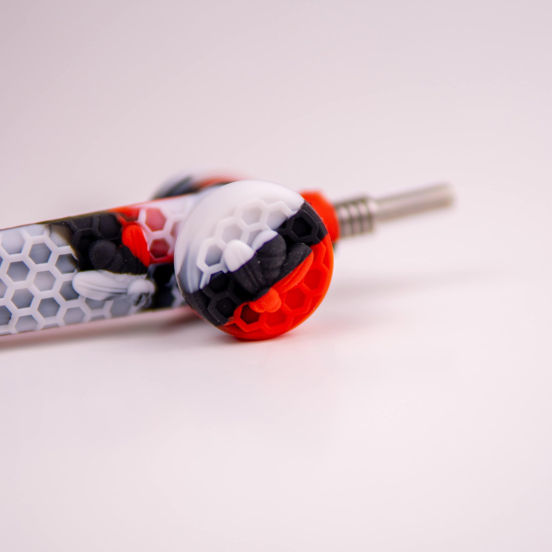 Red/white/black honeycomb silicone nectar collector